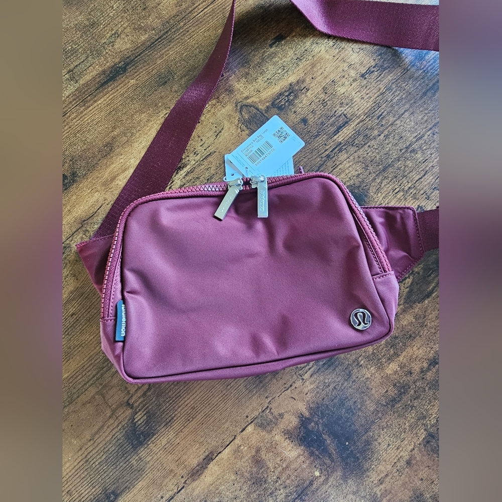 Lululemon Everywhere Belt Bag